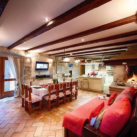 Alma Island Vis Villa