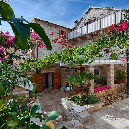 Villa Alma Island Vis *