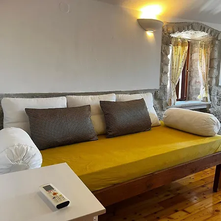 Alma Island Vis Villa