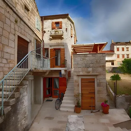 Alma Island Vis Komiža