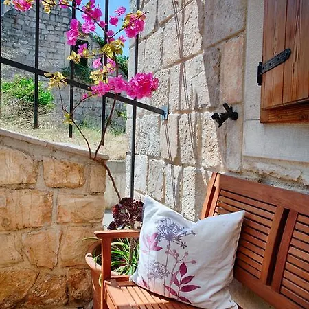 Villa Alma Island Vis *