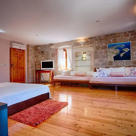 Villa Alma Island Vis *