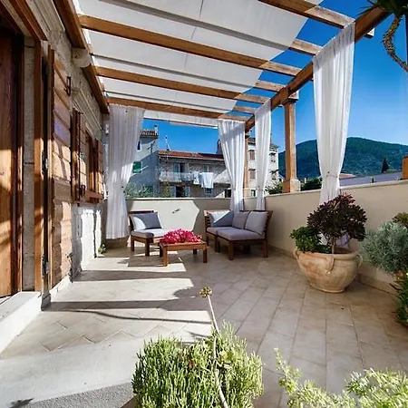 Alma Island Vis Komiža