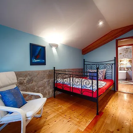 Villa Alma Island Vis *